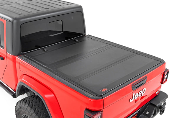 Rough Country - Hard Tri-Fold Flip Up Bed Cover - 5' Bed - Jeep Gladiator JT 4WD (2020-2025)